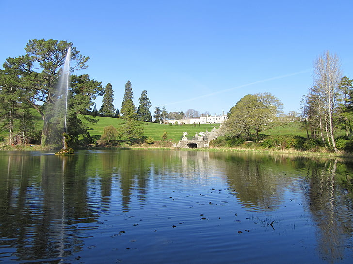 fuente, Lago, Castillo, Parque, zona verde, cielo azul, agua