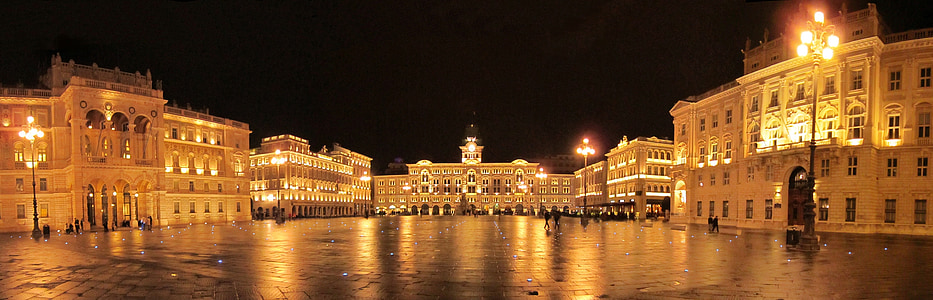 Trieste, Piazza, nuit, ville