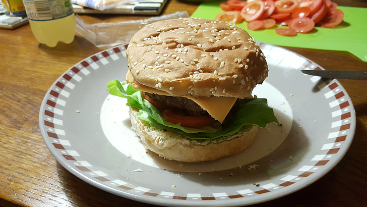 Burger, cheeseburger, hamburger, jídlo, rajče, jídlo, hlávkový salát