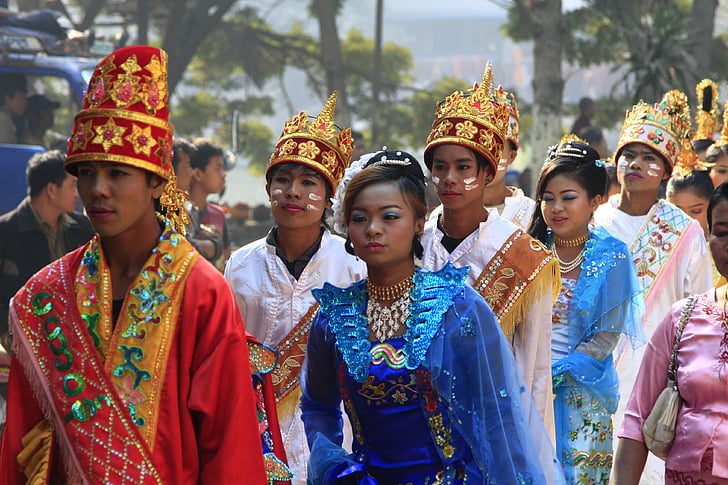 Myanmar, Mandalay, procesiune