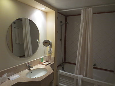 Kamar mandi, cermin, cermin kamar mandi dengan lampu, interior, mandi, shower, ubin