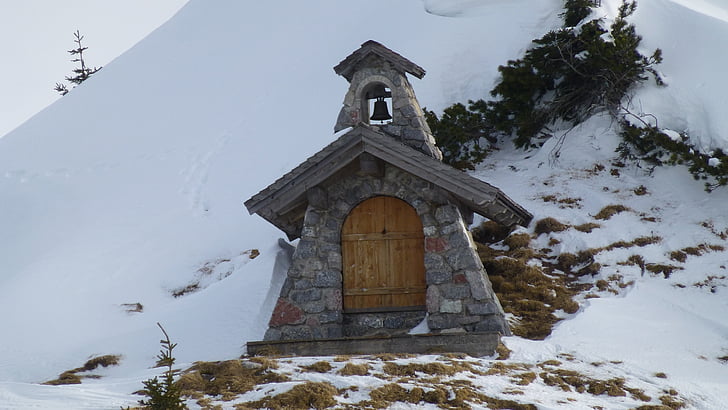 Tirolsko, Tannheim, Gran, Sonnenalm, Kaplnka, zimné, sneh