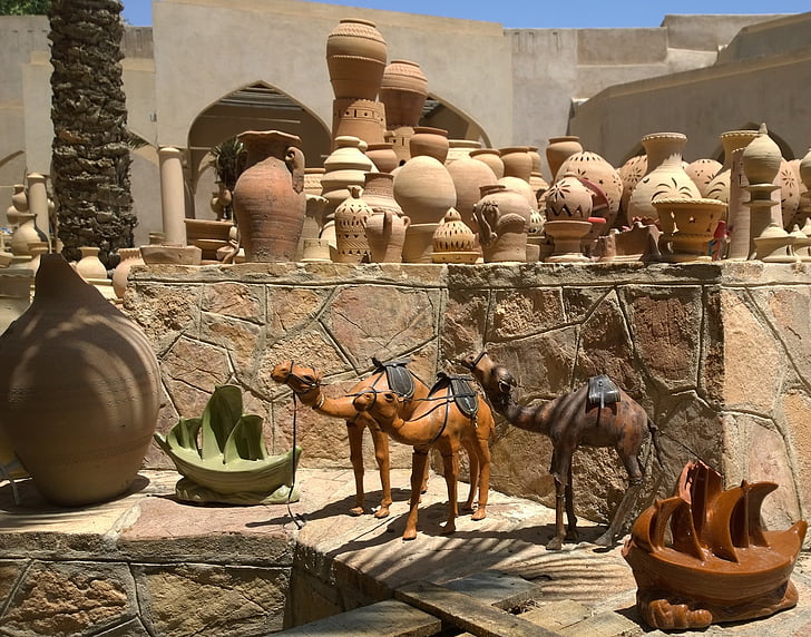 Omán, Camel, Cestovanie, Arabský, turistické, so suvenírmi, hrnce