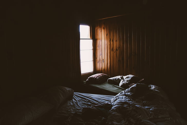 spilveni, iekšpusē, tumša, istabu, istabu, gultas, logs