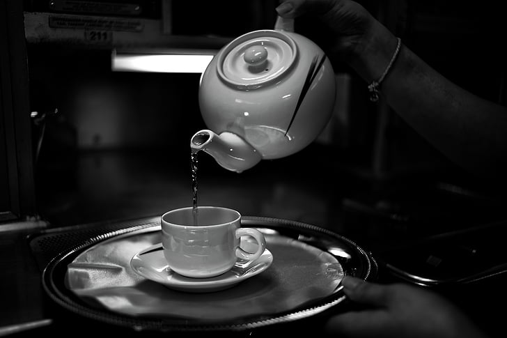 čierno-biele, pohár, nápoj, hrnček, tanierik, čaj, kanvica na čaj