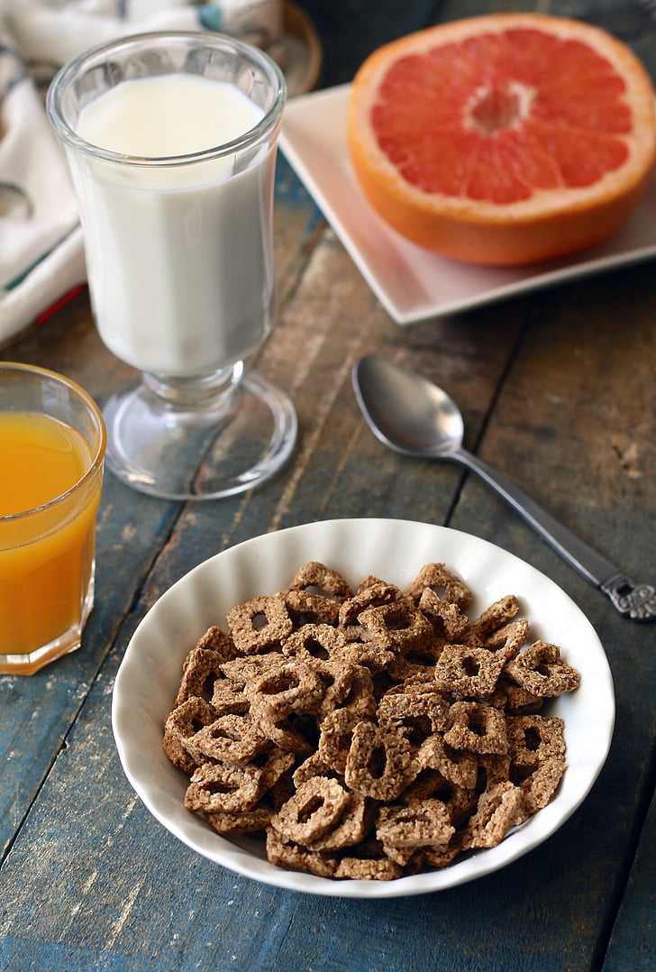cereal, fiber, breakfast, grapefruit, juice, milk, table