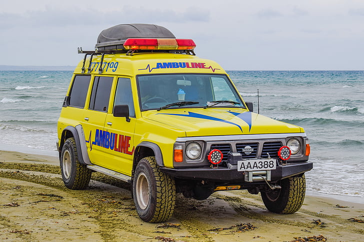 ambulanse, stranden, nødnummer, redning, bil, SUV, sikkerhet