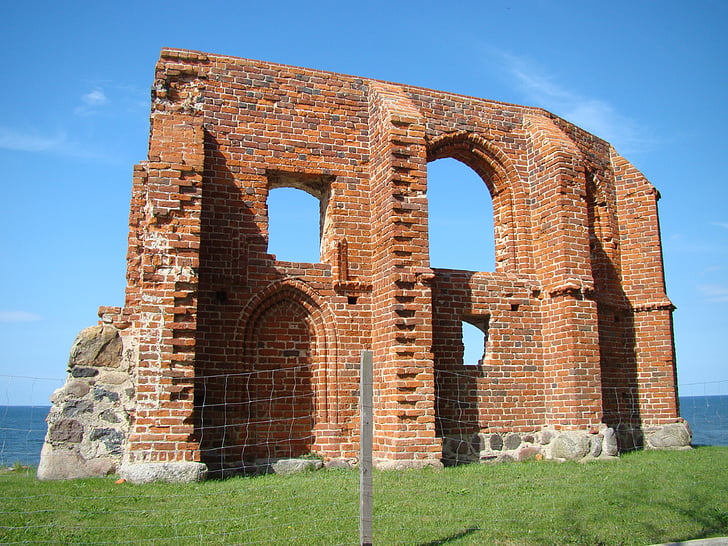 trzęsacz, the ruins of the, church