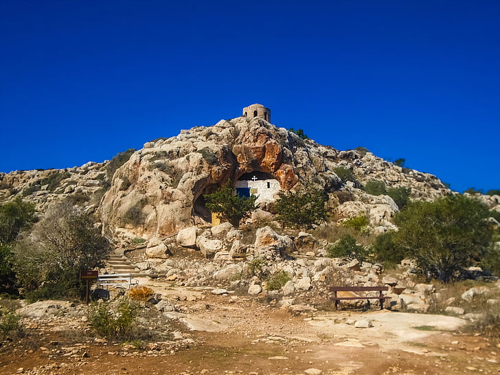 Ciprus, Protaras, Ayii saranta, barlang, templom, ügyekből adódó utazáshoz