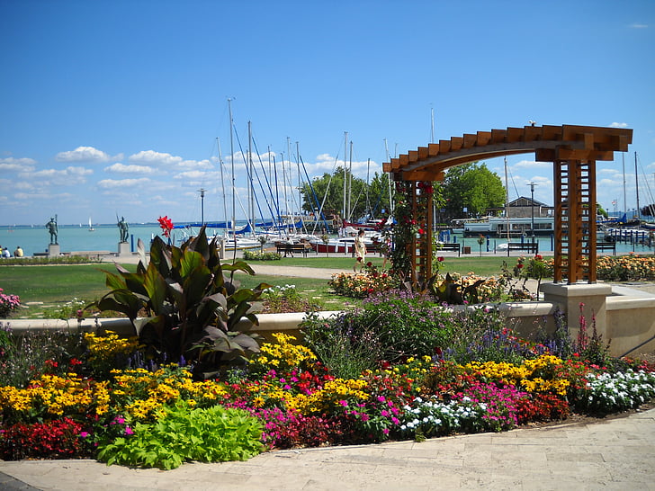 port, flowerbed, gate, flower, sky, plant, outdoors