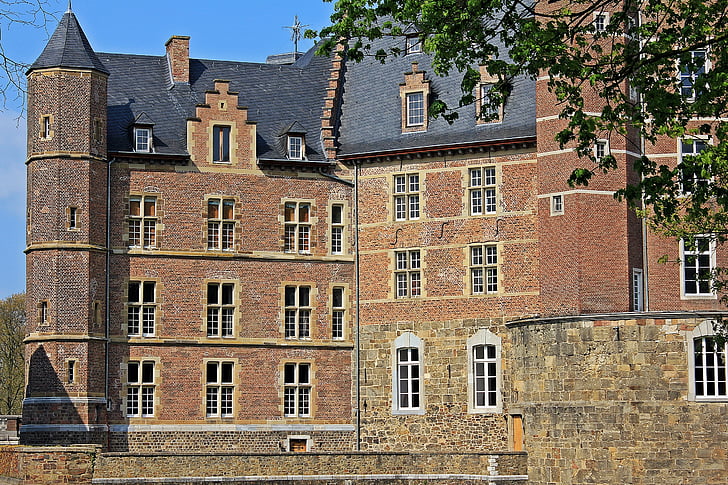 dvorac, Željeznička postaja Bruxells Schuman dvorac, parka, livada, stabla, Stari, Renesansni stil