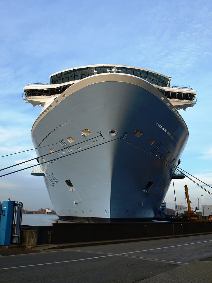 cruise ship, ozeanriese, anthem of the seas, shipyard, luxury liner, papenburg germany, shipbuilding