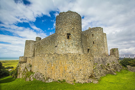 harlech castle, historical monument, building, the strength of the, history, old ruin, cloud - sky