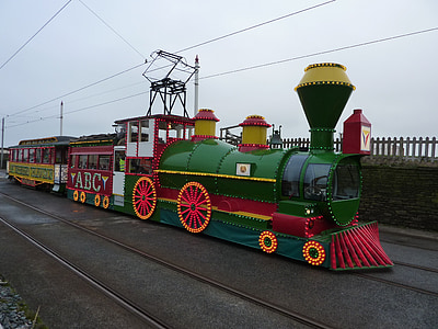 Trem, iluminado, eléctrico, o trem ocidental, à beira-mar, Blackpool
