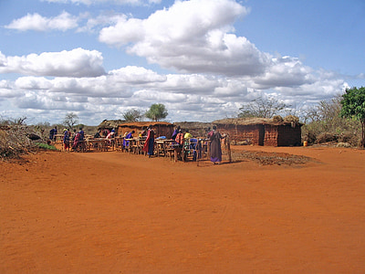χωριό Maasai, Κένυα, Οι χωρικοί, ουρανός, σύννεφα, αγροτική, εκτός