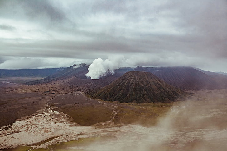 Volcán, nubes, montañas, paisaje, Indonesia, volcánica, tierras altas