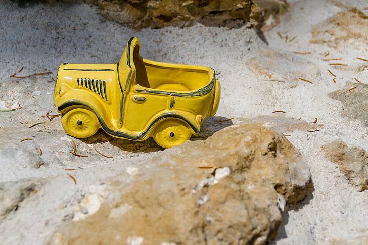 Automático, amarelo, cerâmica, carro de brinquedo, pedras, rocha, plano de fundo