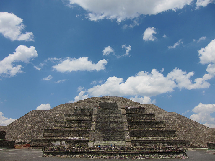 Teotihuacan, Mexico, blå himmel, ruiner