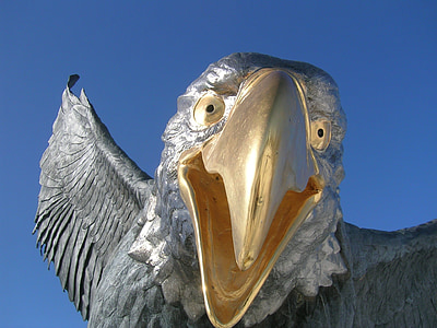 statuie de vultur, vultur plesuv, statuie de pasăre