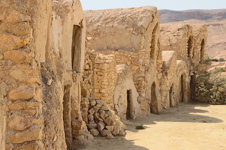 Tunus, Sahara, eski tahıl ambarları alışveriş