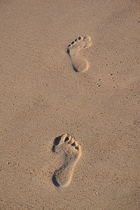 tracce, piedi, sabbia, la costa, spiaggia, il Mar Baltico, gambe