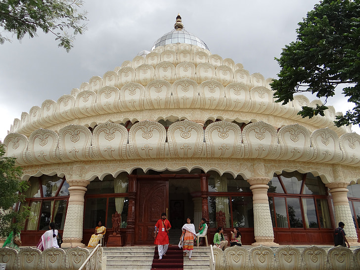 umenie žiť, medzinárodné centrum, meditačné hala, Jóga, spiritualita, Bangalore, Karnataka