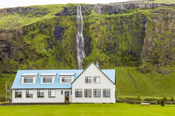 Islandia, Wodospad, Mech, krajobraz, kolorowy dom