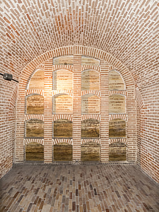 Cripta Capucinilor, Biserica, băncile, soledad, cărămizi, Madrid, subsol