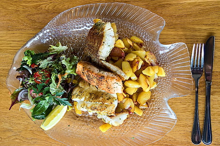 lėkštė žuvis, išorinis diametras gali, lašiša, otas, kepti, salotos, apkeptos bulvės