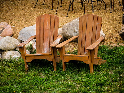 Adirondack sandalyeler, çim, kayalar, kahverengi, ahşap
