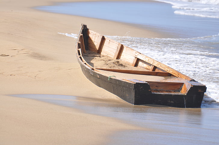 boot, wrak, houten boot, strand, zee, golven, zand