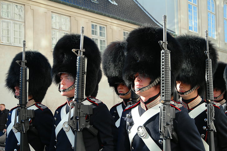 els guàrdies de la vida Reial, Dinamarca, Copenhaguen, soldat, Reina, atracció turística, barrets de morrió