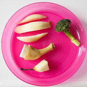 Brokula, kruška, banana, ružičasti tanjur, hrana za bebe, voće