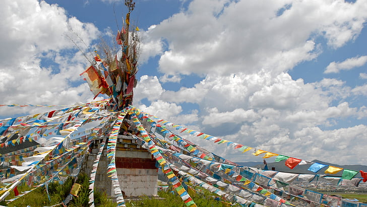flagi modlitewne, Tybet, krajobraz, chmury, tybetański