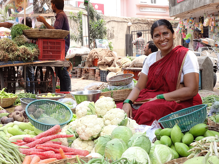 Indija, tirgus, sievietes, pārdod, dārzeņi