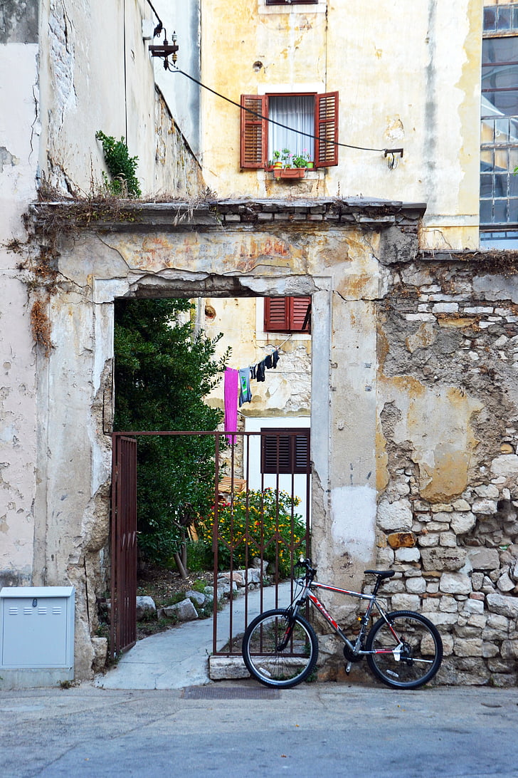 pati del darrere, Zadar, bicicleta, Croàcia, objectiu, vell, paret