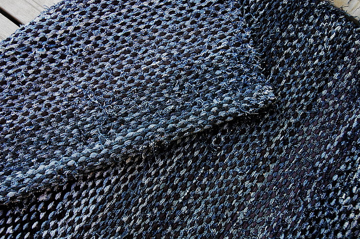 carpet, rag rug, farkkuräsymatto, slip surface, blue, fold
