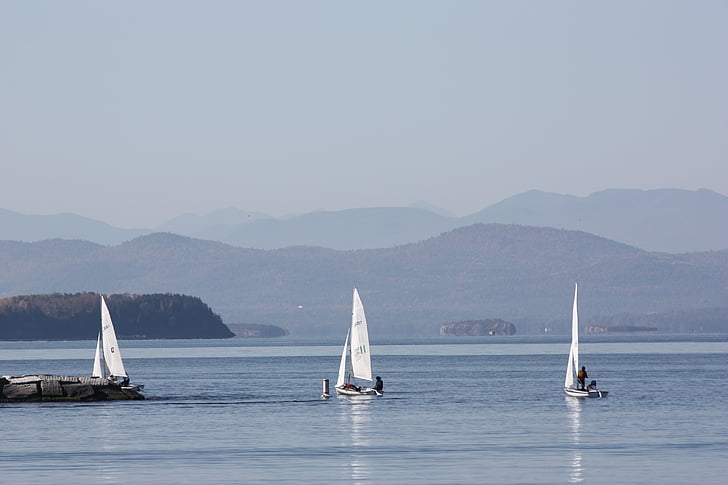 Champlainsjøen, seilbåter, Adirondacks, båt, skipet, tradisjon, sjøen