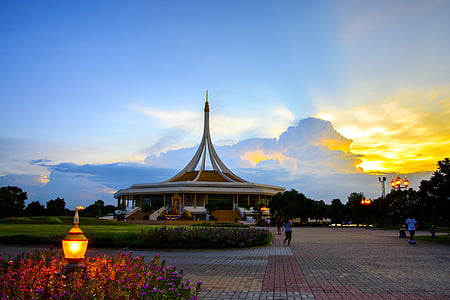 puutarhassa rauhallisella, Hall rachamongkol, rentoutua, liikunta, kuningas rama ix puisto, Bangkok, Thaimaa