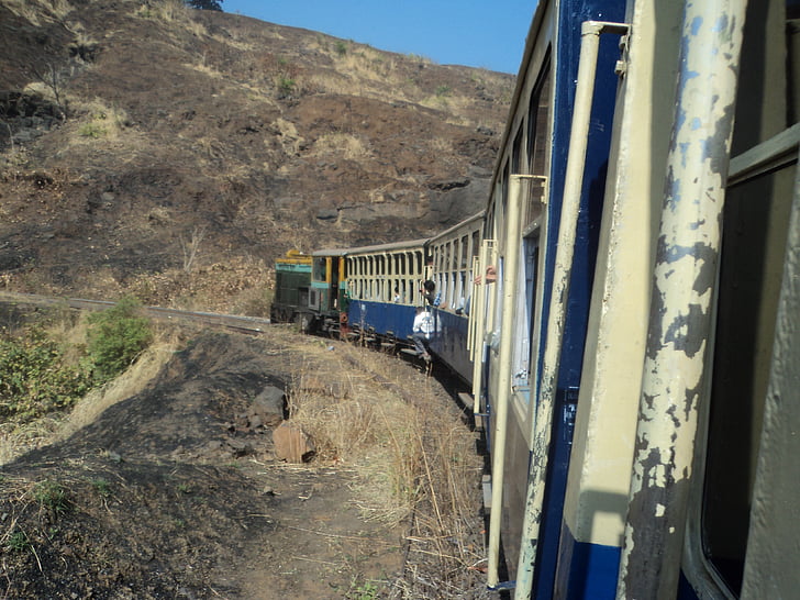 a vonat, megtakarítás Niimo, hegyi állomásáról