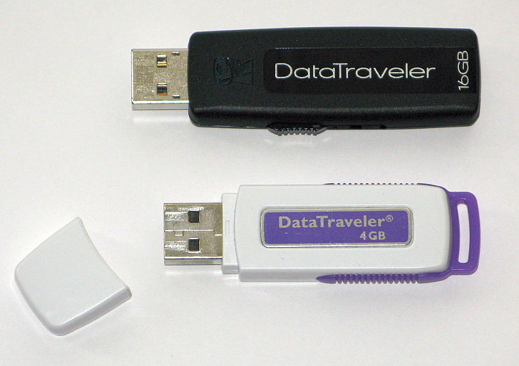 clau d'USB, clau, 16 gb i 4 gb, memòria, memòries USB, Kingston, 16 gb amb connector retràctil