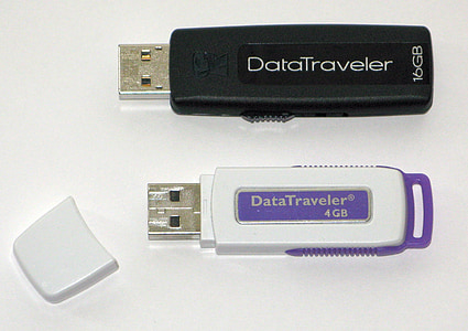 USB kulcs, kulcs, 16 gb és 4 gb, memória, USB memóriák, Kingston, 16 GB-os kihúzható csatlakozóval