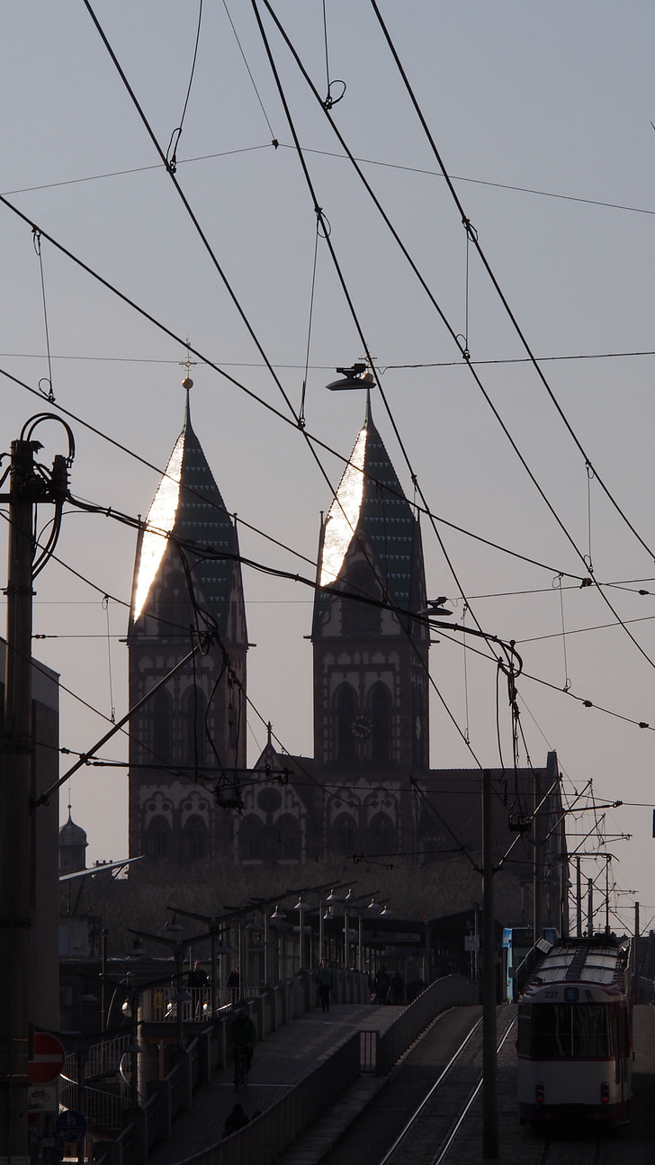 Freiburg, kirkon steeples, Twilight, säteet, usko, helvetti, tumma