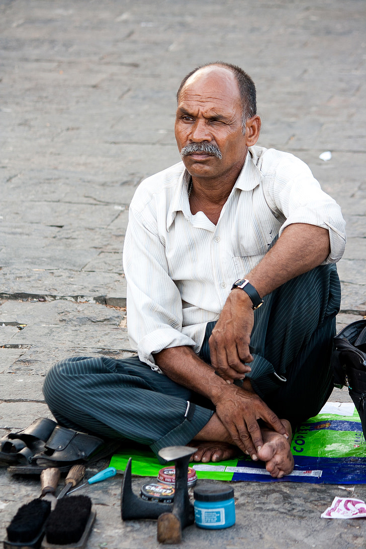 Polonês, homem, sapatos, Índia, rua, trabalho, indiano