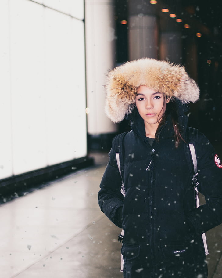女性, ブラック, zip 形式, ジャケット, 女性, 雪が降っています。, 冬
