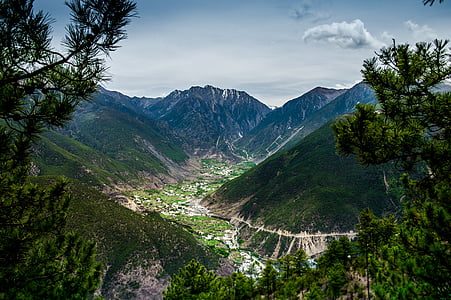 plateau, village, Mont enneigé