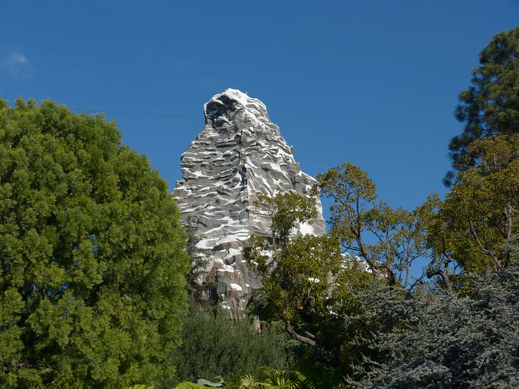 Matterhorn, Disneylândia matterhorn, Turismo de Califórnia, passeio de Disneyland, férias de los angeles, Disneylândia, carona assustadora