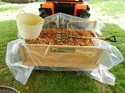 chopped apple, tractor, cider, tractor box, cube