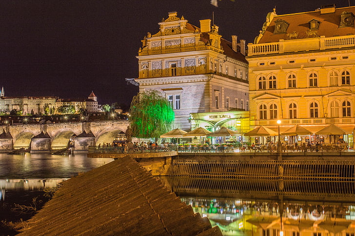 Kładka Club, noc, Praga, światła, Miasto, Most Karola., Zamek