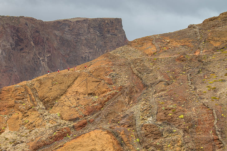 wanderer, trail, rock, shades of brown, madeira
